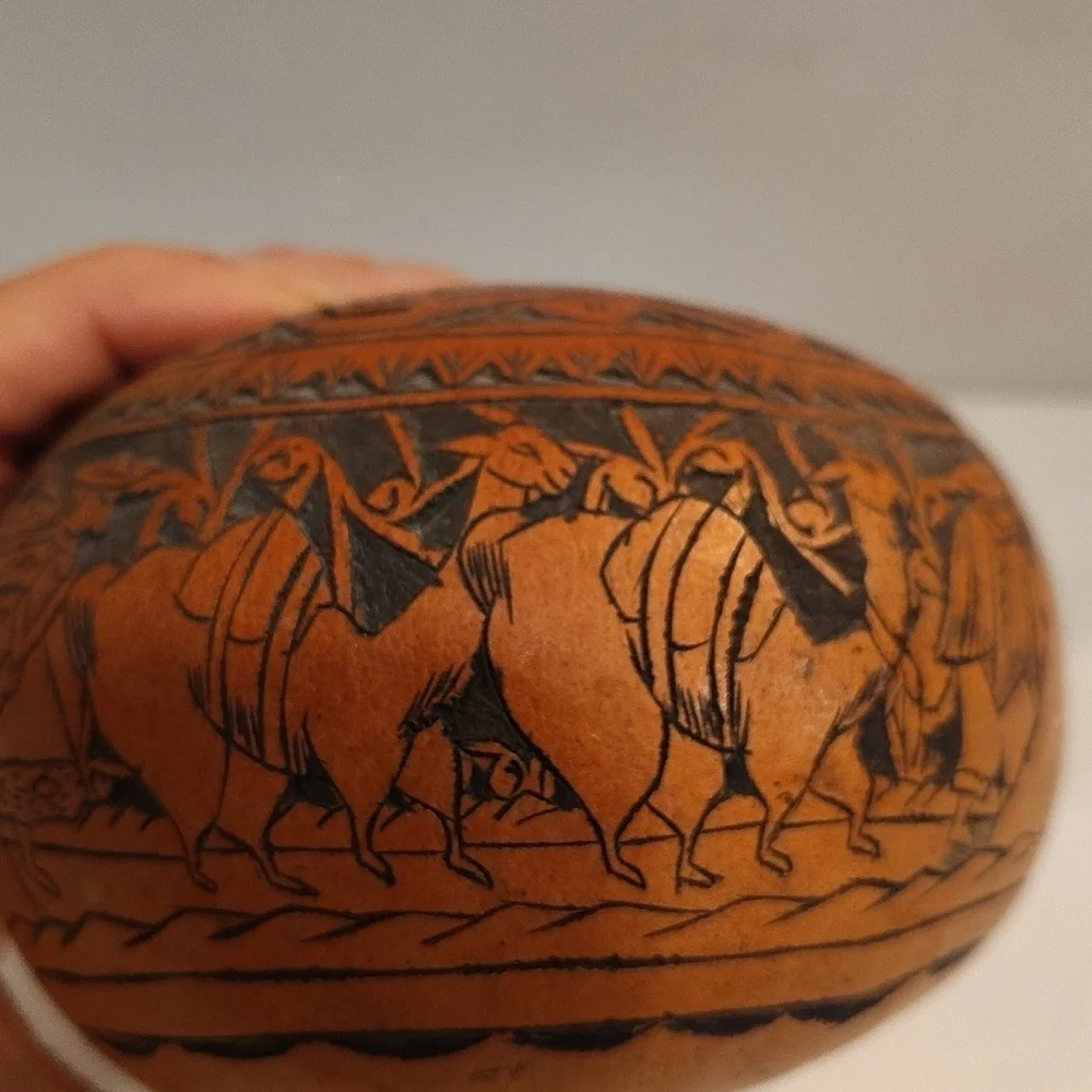 Carved gourd round box with star lid Leoncio Veli in Peru camel mountain